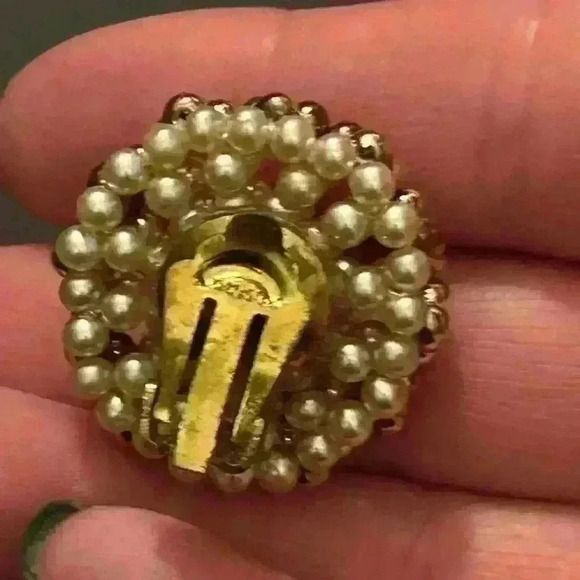 Vintage circular beaded clip on earrings - Picture 4 of 5